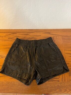Vegan leather  Black Star Patch Elastic Waist Shorts size 28